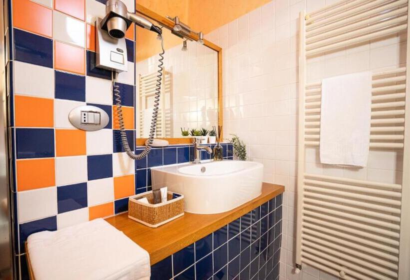 غرفة إقتصادية فردية, La Lisca