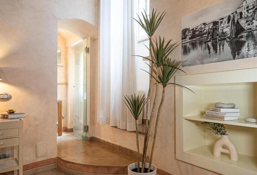 جناح عائلي, La Lisca