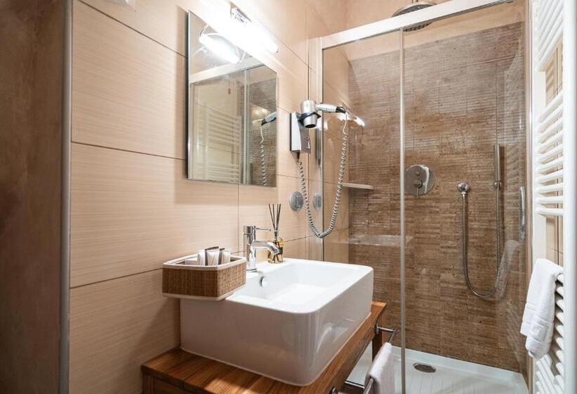 جناح عائلي, La Lisca