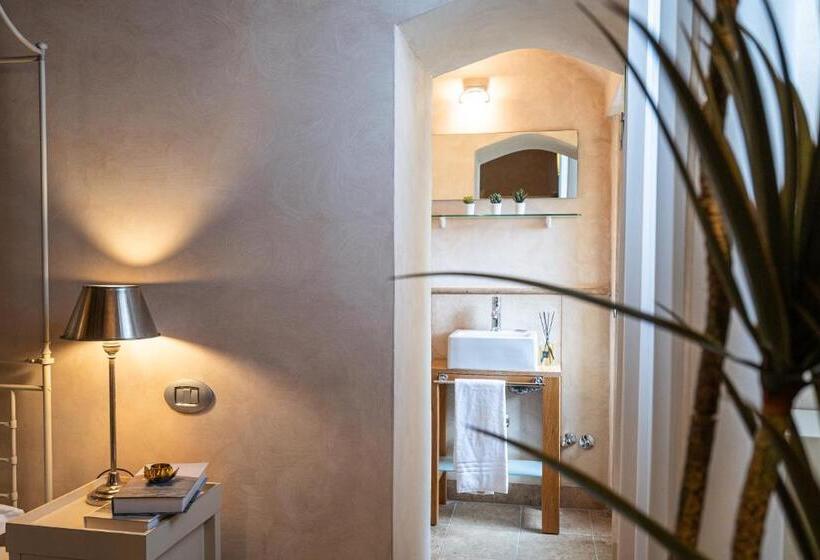 جناح عائلي, La Lisca