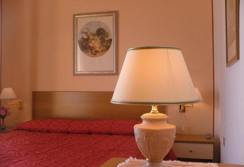 غرفة قياسية مطلّة علي حمام السباحة, Garni Bel Sito