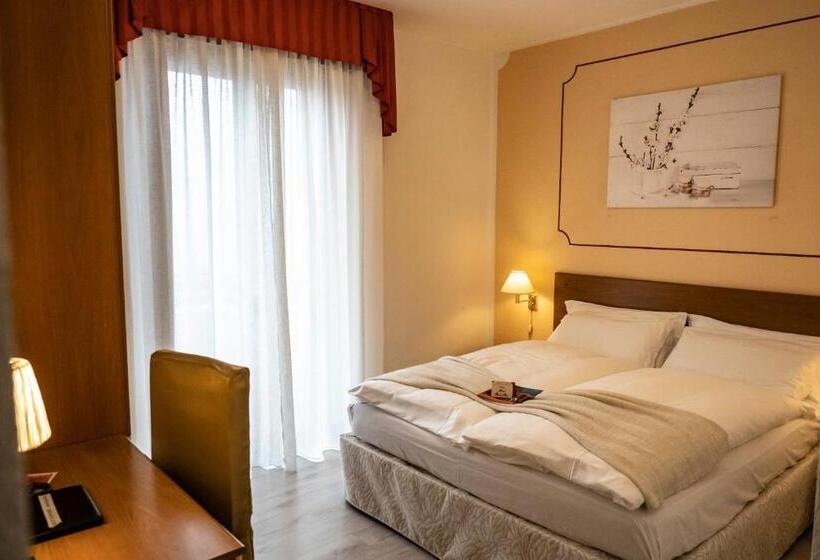 غرفة قياسية مطلّة علي حمام السباحة, Garni Bel Sito