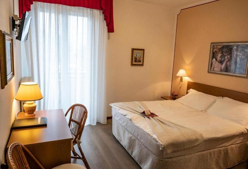 غرفة قياسية مطلّة علي حمام السباحة, Garni Bel Sito