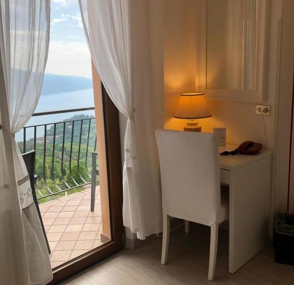 غرفة قياسية مطلّة علي البحيرة, Garni Bel Sito