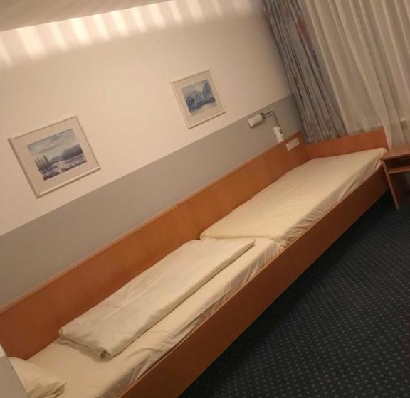 חדר סטנדרט מותאם לאדם עם מוגבלויות, Schwanau Garni