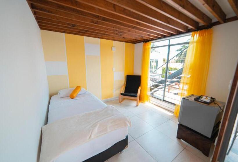 スタンダードトリプルルーム, Syvanna Wellness and Spa