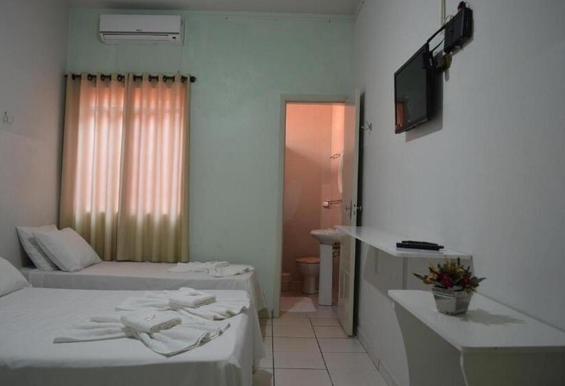 غرفة قياسية ثلاثية, Confort Maringá