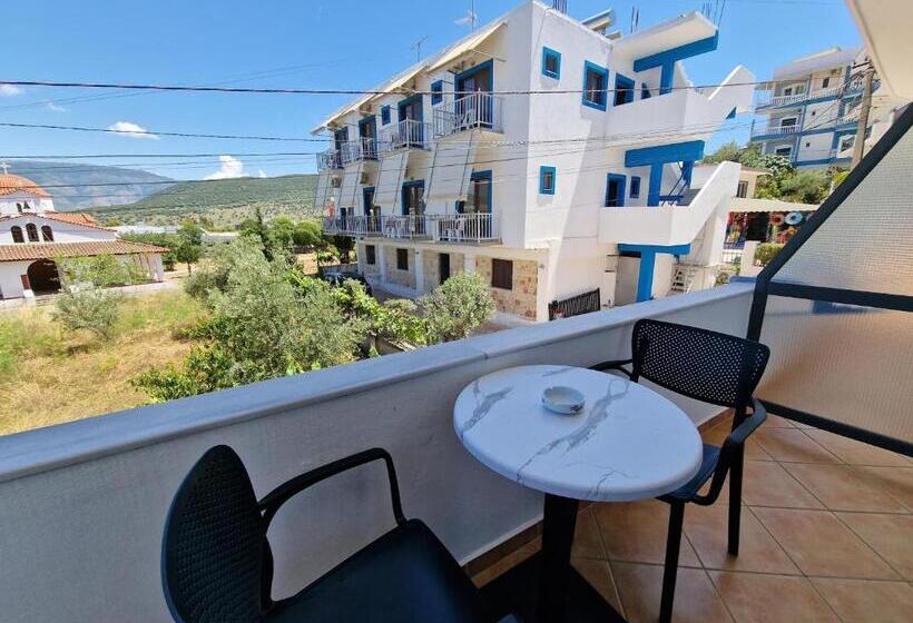 استودیو استاندارد با بالکن, Villa White