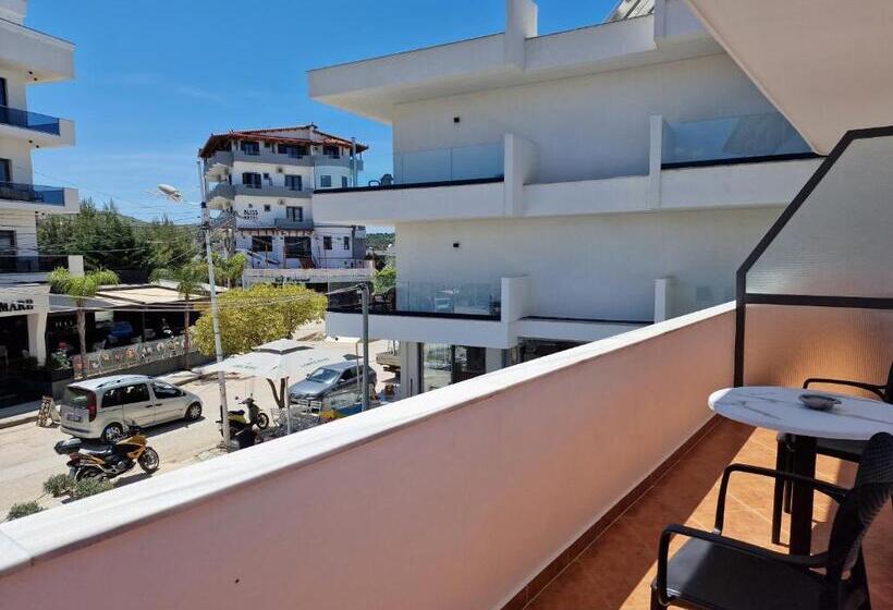 استودیو استاندارد با بالکن, Villa White