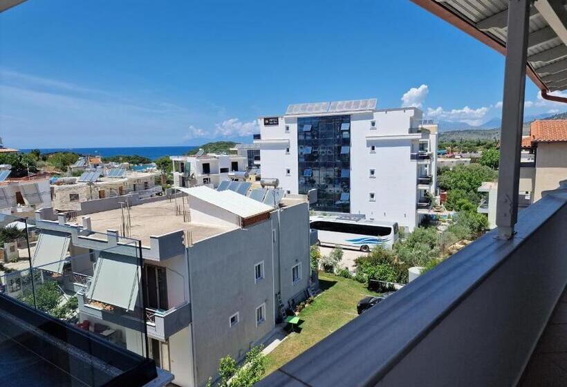 آپارتمان 1 خوابه با بالکن و چشم‌انداز دریا, Villa White