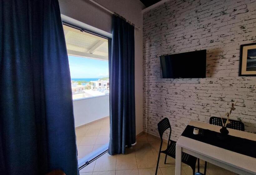 آپارتمان 1 خوابه با بالکن و چشم‌انداز دریا, Villa White