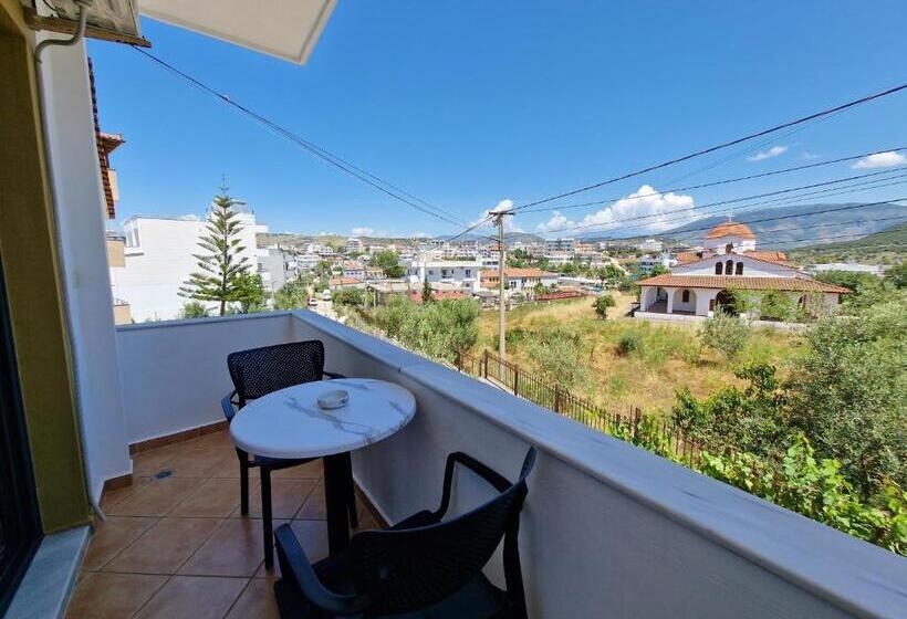 استودیو استاندارد با بالکن, Villa White