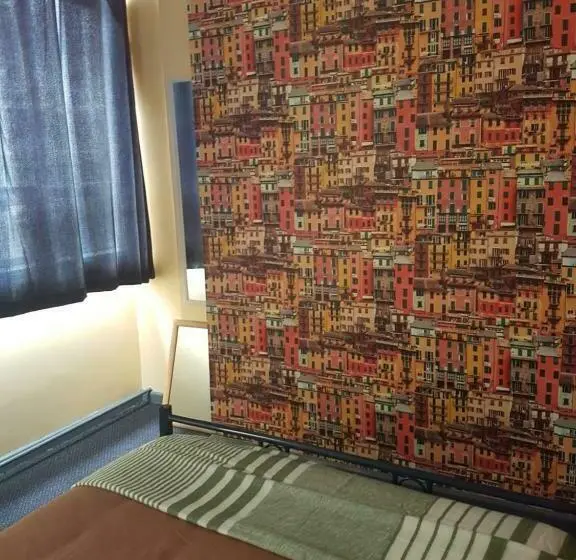 スタンダードルーム, Archies Bunker Affordable Accommodation