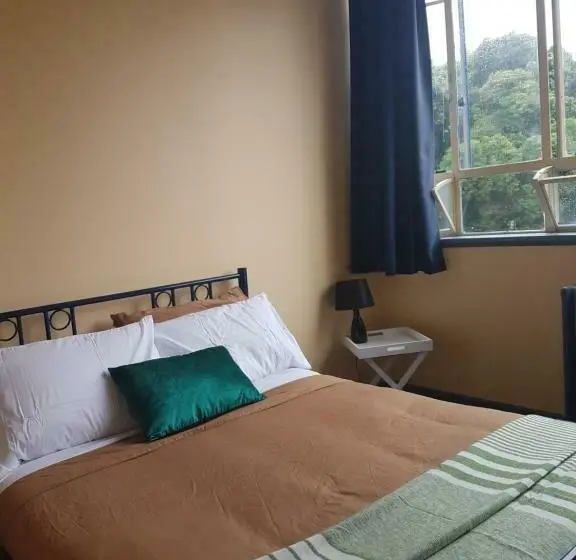 スタンダードルーム, Archies Bunker Affordable Accommodation