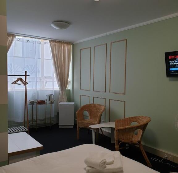 חדר סטנדרט עם מיטת קינג, Archies Bunker Affordable Accommodation