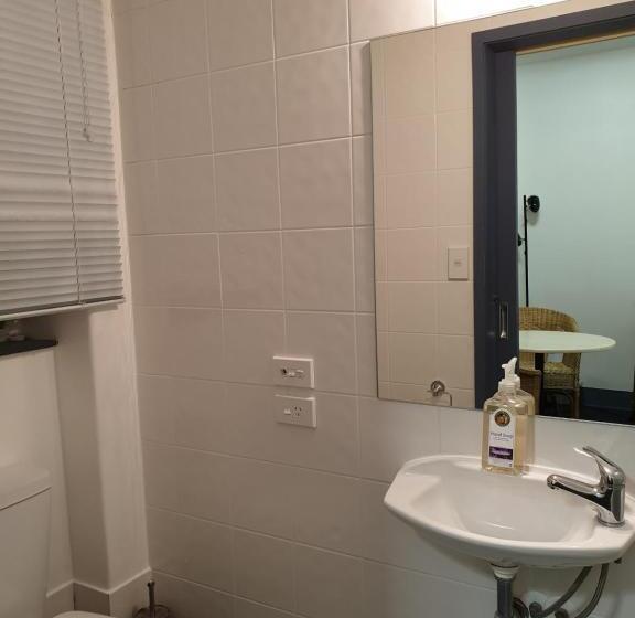 Стандартный Номер Кровать Кинг, Archies Bunker Affordable Accommodation