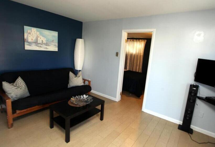 חדר משפחתי, Baywatch Hotel & Marina