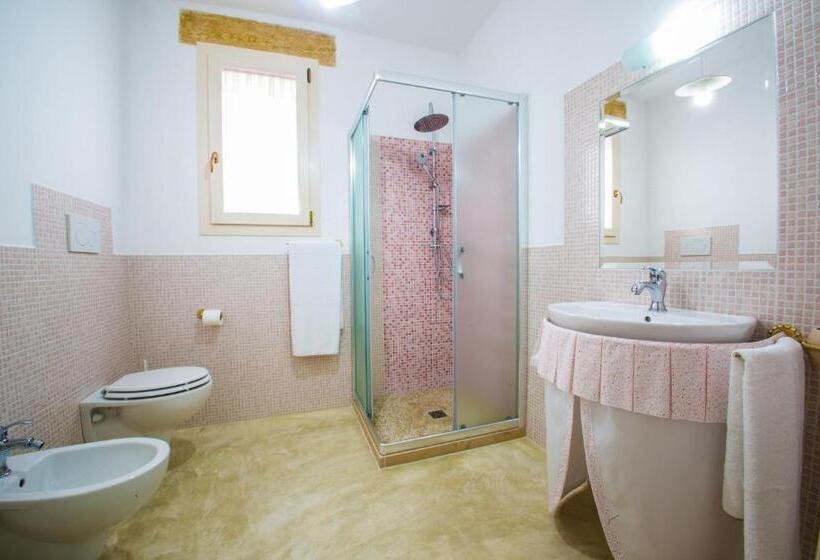 חדר משפתחתי סופריור, Blue And Blue