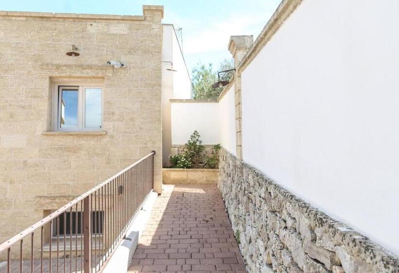 בונגלו משפחתי, Blue And Blue