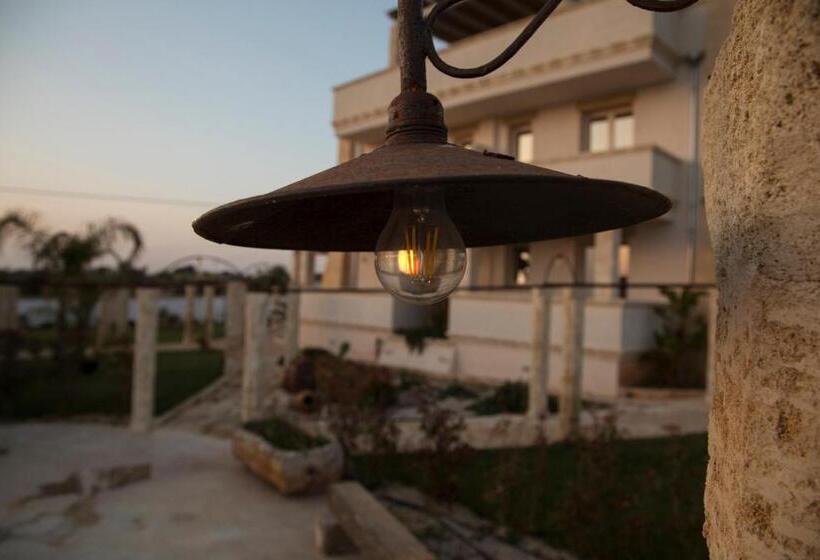 חדר אקונומי, Blue And Blue