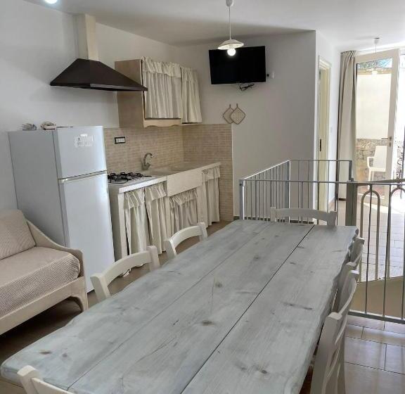 בונגלו משפחתי, Blue And Blue