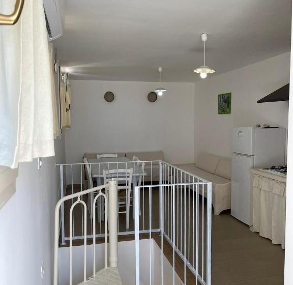 בונגלו משפחתי, Blue And Blue