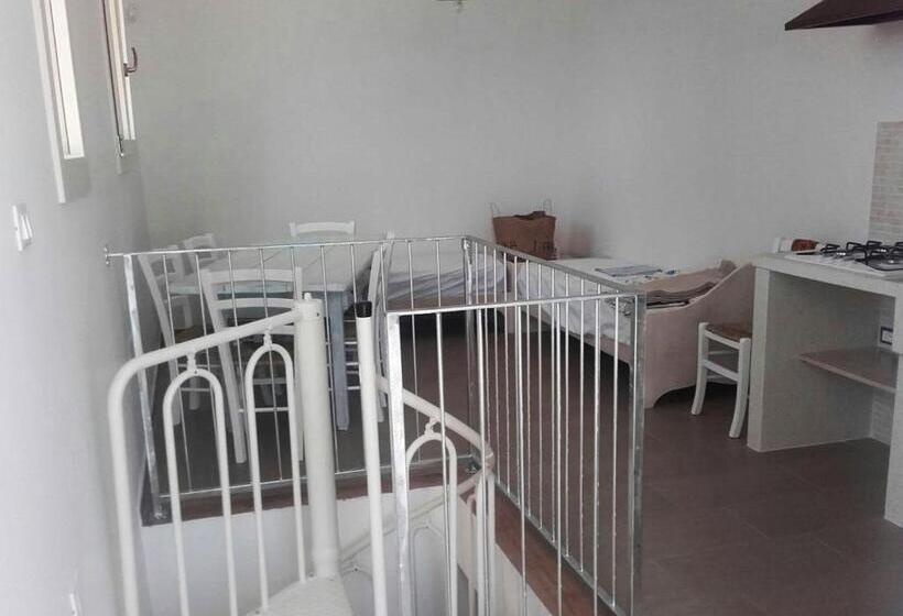 בונגלו משפחתי, Blue And Blue