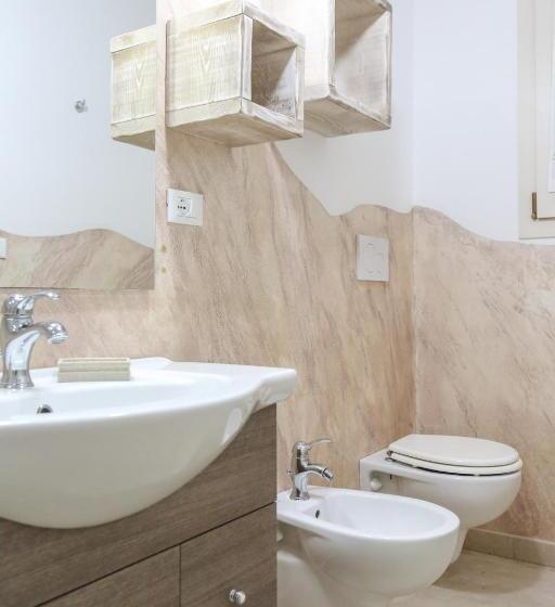 חדר סטנדרט לשלושה, Blue And Blue