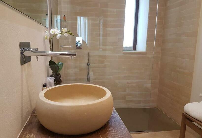 חדר דלוקס עם מרפסת, Le Scuderie  Castello Monaci