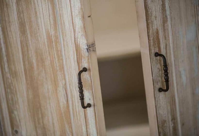 חדר דלוקס נוף לגינה, Le Scuderie  Castello Monaci