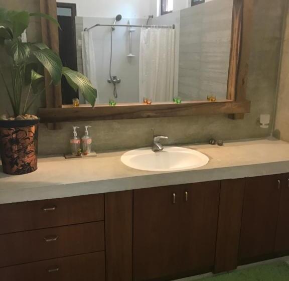 标准间带阳台, Rockydale Home Stay