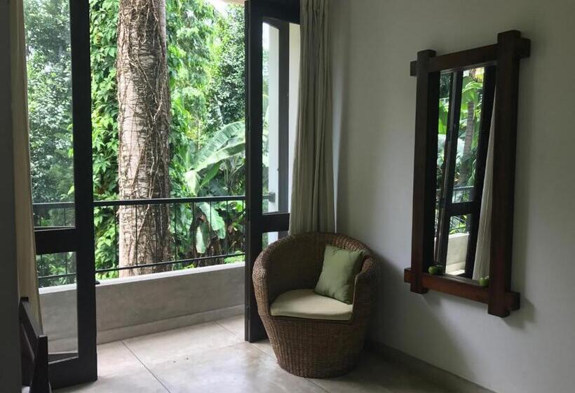 标准间带阳台, Rockydale Home Stay