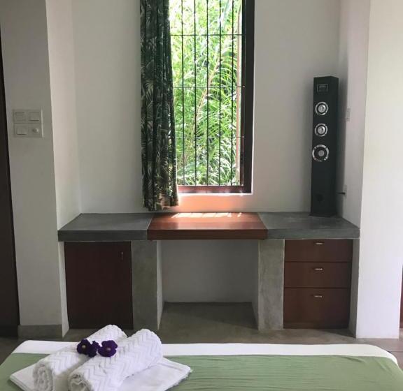 标准间带阳台, Rockydale Home Stay