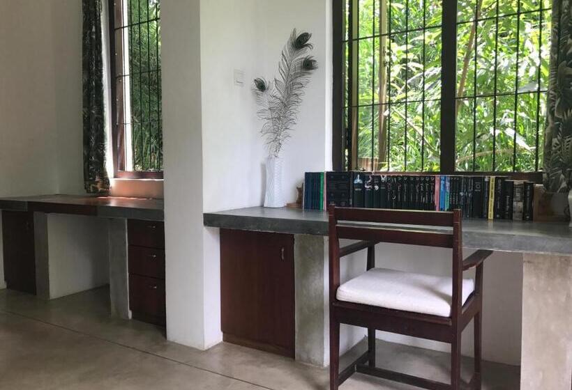 标准间带阳台, Rockydale Home Stay