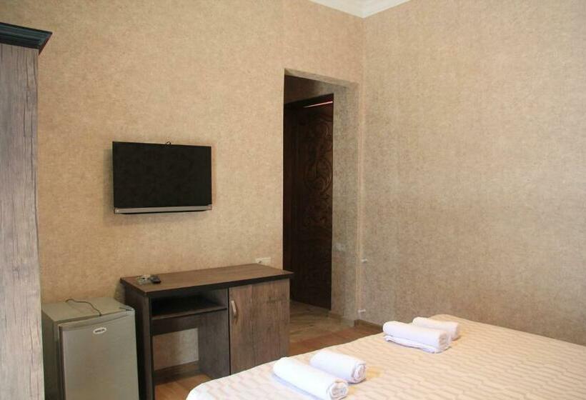 اتاق استاندارد با بالکن, Chero