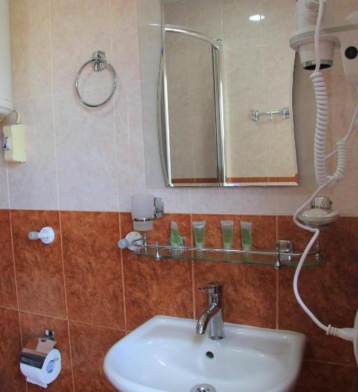 اتاق استاندارد سه تخته با بالکن, Chero