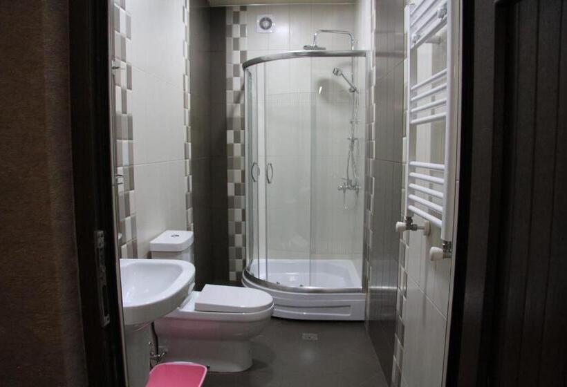 اتاق استاندارد سه تخته با بالکن, Chero