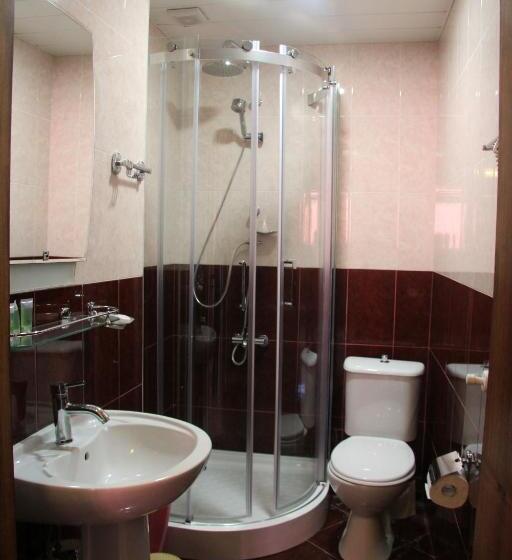 اتاق استاندارد چهارنفره با بالکن, Chero