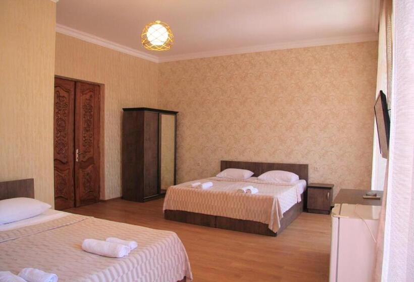 اتاق استاندارد چهارنفره با بالکن, Chero