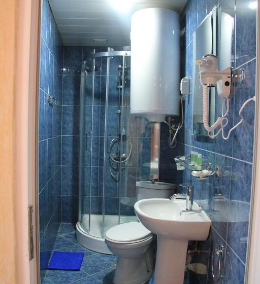 اتاق استاندارد چهارنفره با بالکن, Chero