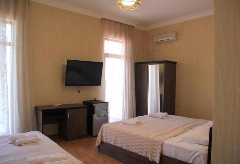 اتاق استاندارد چهارنفره با بالکن, Chero