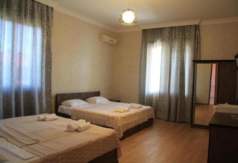 اتاق استاندارد چهارنفره با بالکن, Chero