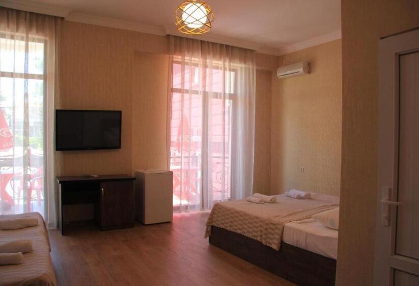 اتاق استاندارد چهارنفره با بالکن, Chero