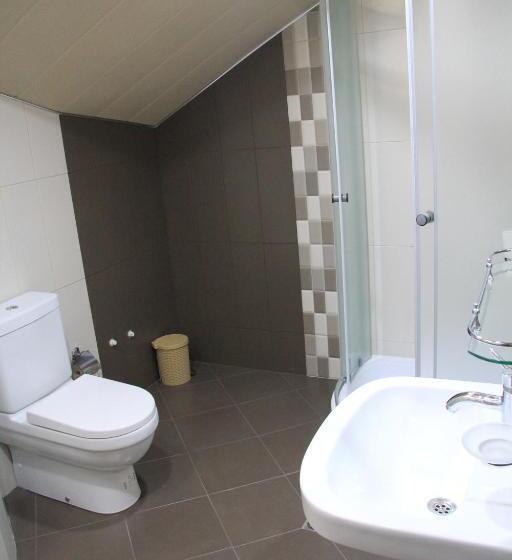 اتاق استاندارد چهارنفره با بالکن, Chero