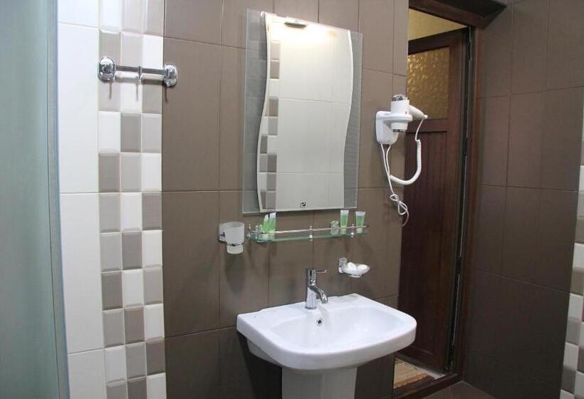 اتاق استاندارد چهارنفره با بالکن, Chero