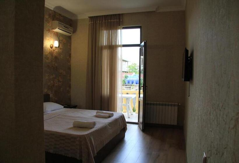 اتاق استاندارد چهارنفره با بالکن, Chero