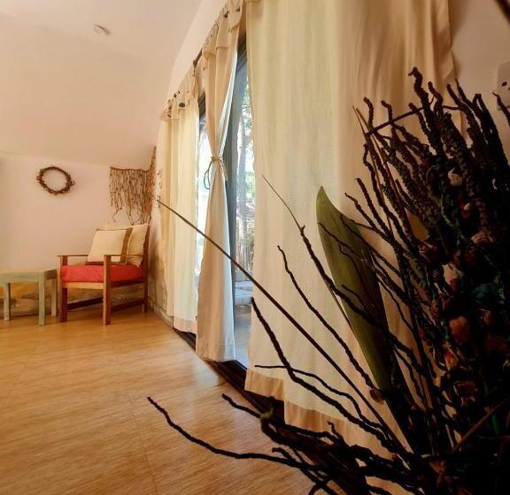 اتاق لوکس با چشم‌انداز دریا, Kinazi Upepo Beach Eco Lodge