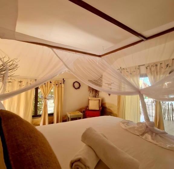 اتاق لوکس با چشم‌انداز دریا, Kinazi Upepo Beach Eco Lodge