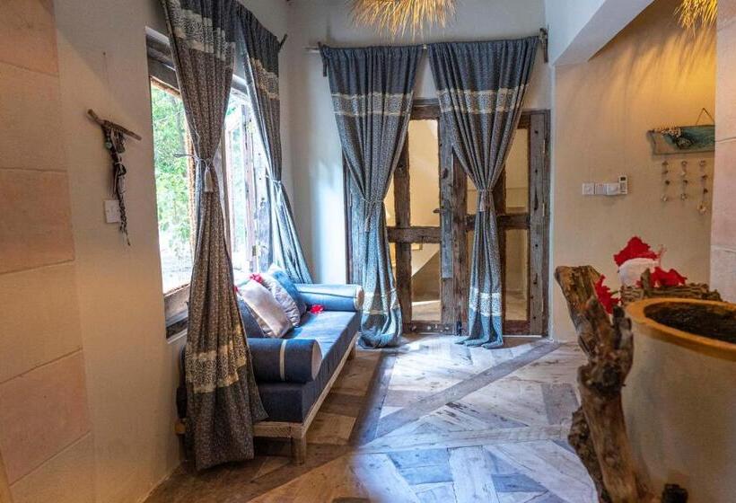 اتاق لوکس با چشم‌انداز دریا, Kinazi Upepo Beach Eco Lodge