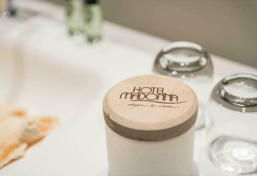 Полулюкс с Балконом, Madonna